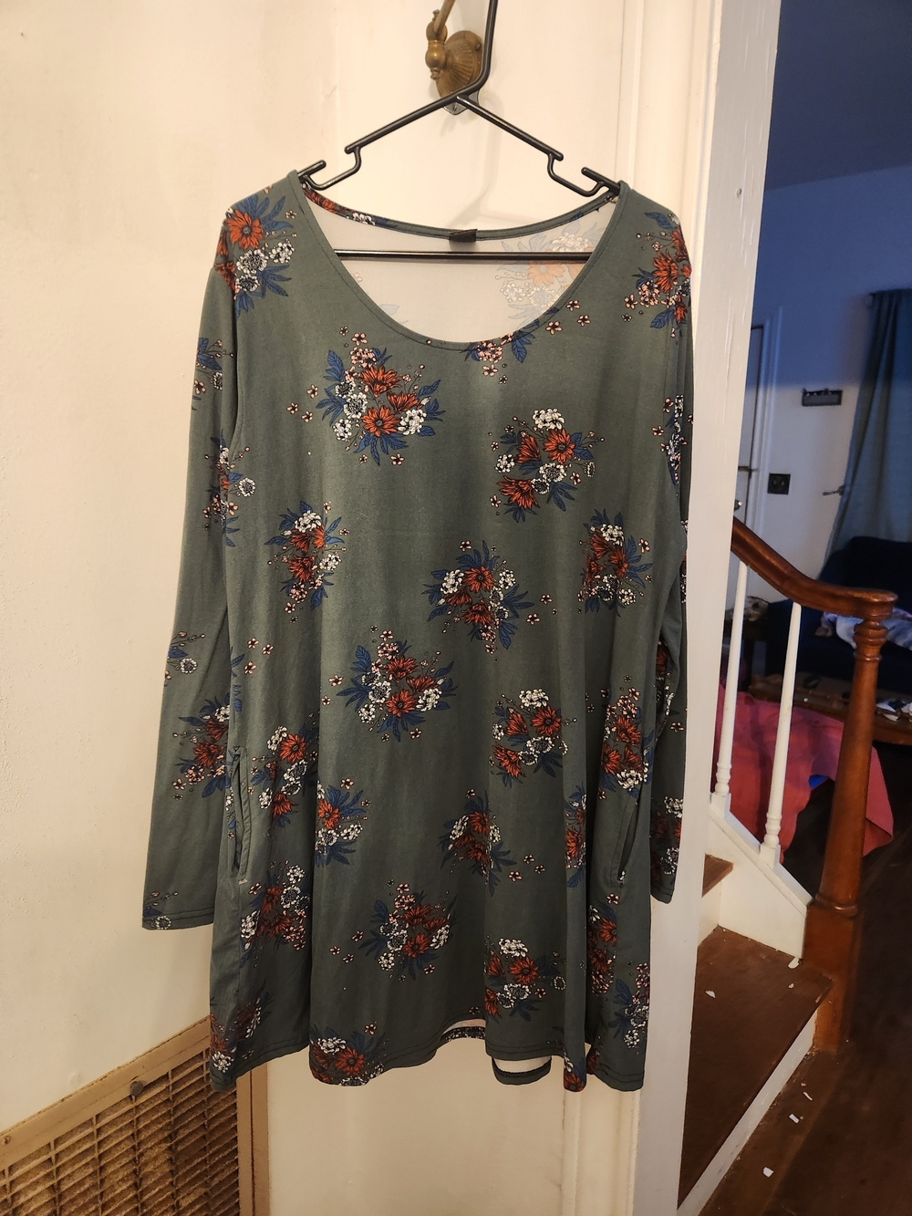 Women's Green Floral Long-Sleeve Tunic With Pockets